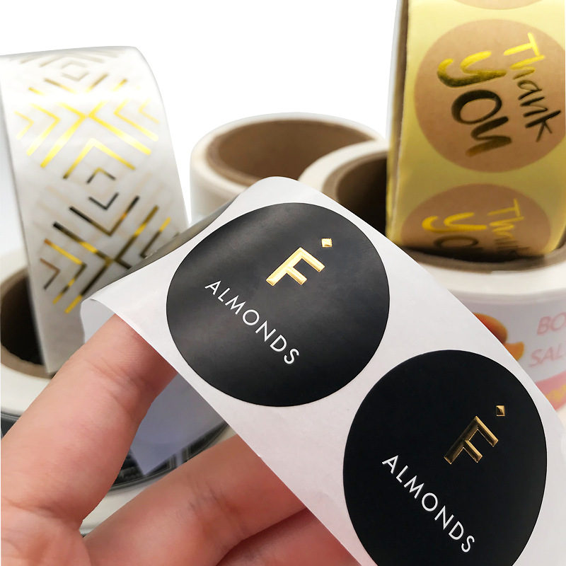 Lipéad greamachán páipéir brataithe